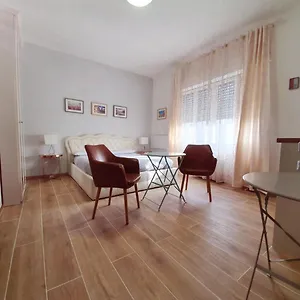 Angela's Apartament